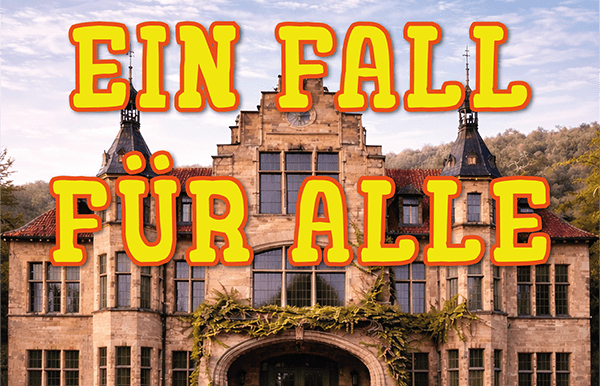 Historisches Gebäude mit Pflanzen und drei Mülltonnen in verschiedenen Farben im Vordergrund. Text: „Ein Fall für alle“.